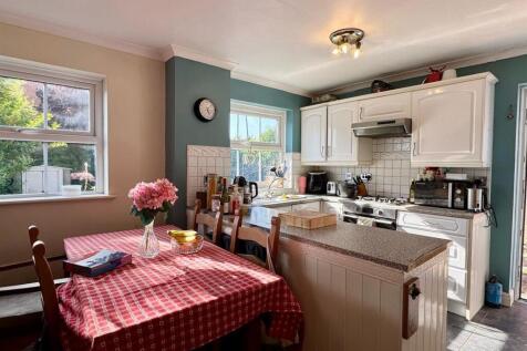 Kitchen 1.jpg