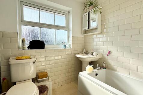 Bathroom 1.jpg