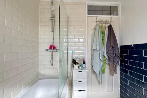 Bathroom 2.jpg