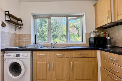 Kitchen 2.jpg