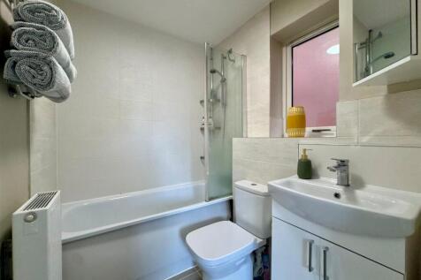 Jack &amp; Jill Bathroom