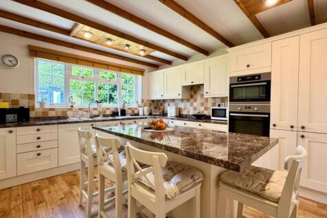 Kitchen (1).jpg