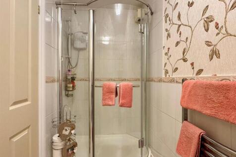 Downstairs shower room (2).jpg