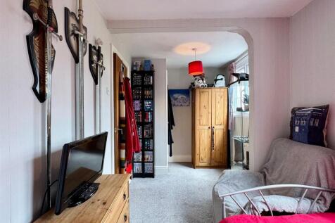 Bedroom 2 (1).jpg