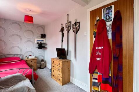 Bedroom 2 (2).jpg