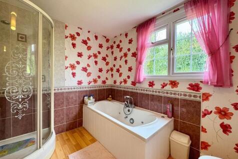 Bathroom (1).jpg