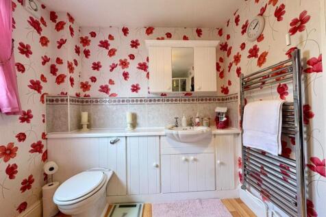 Bathroom (2).jpg