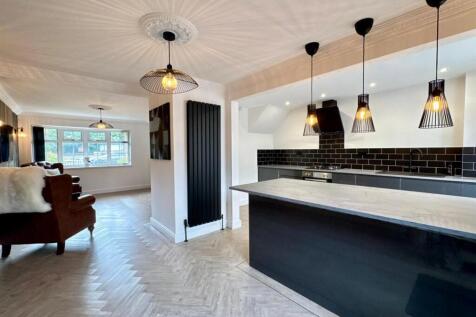 Dining area (2).jpg