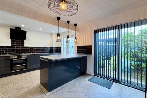 Kitchen (2).jpg