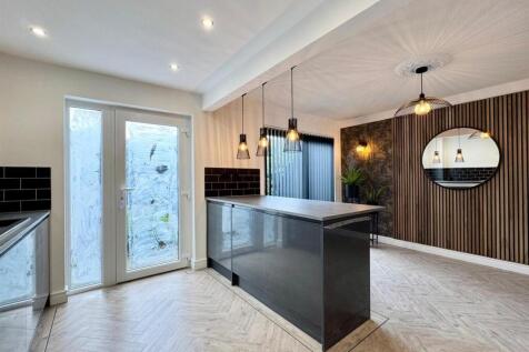 Kitchen (3).jpg