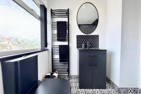 Shower room (1).jpg