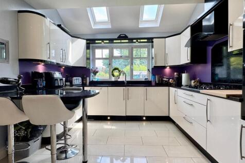 Kitchen (1).jpg