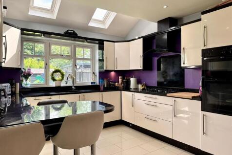 Kitchen (2).jpg