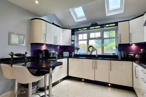 Kitchen (3).jpg