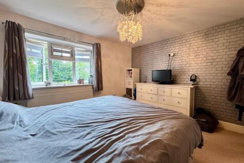 Master bedroom (2).jpg