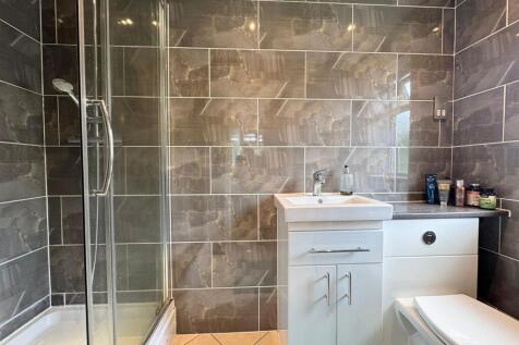 Master ensuite (1).jpg