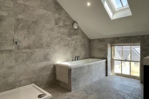 Family bathroom (1).jpeg