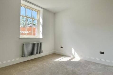 Bedroom 2 (2).jpeg