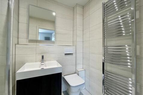 Master ensuite.jpeg