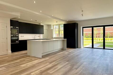 Kitchen (2).jpg