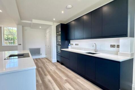 Kitchen (4).jpg