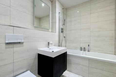Family bathroom.jpg