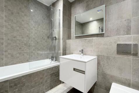 Family bathroom.jpg