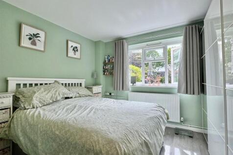 Bedroom 1 (1).jpg