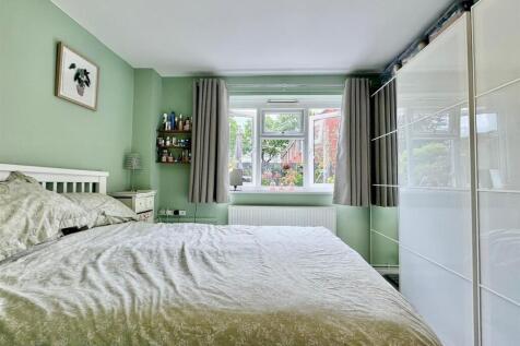 Bedroom 1 (2).jpg
