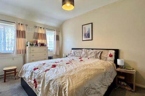 Bedroom 1 (1).jpg