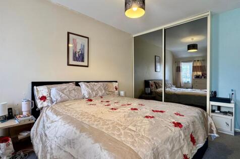 Bedroom 1 (2).jpg
