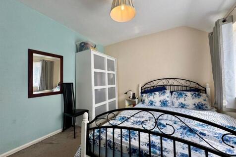 Bedroom 2 (2).jpg
