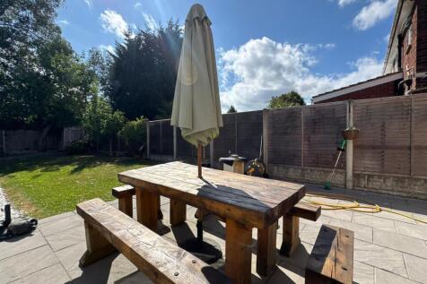Seating area garden.jpg