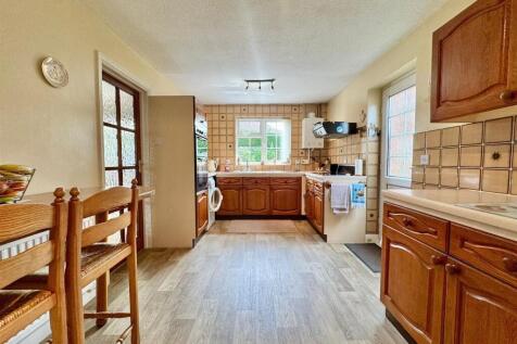 Kitchen (1).jpg