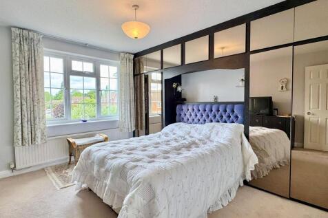 Master bedroom (1).jpg