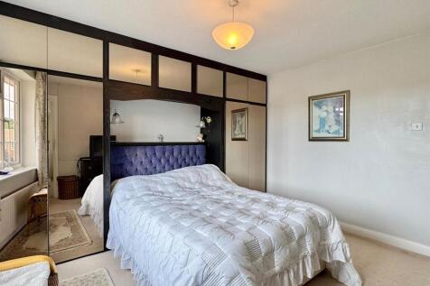 Master bedroom (2).jpg