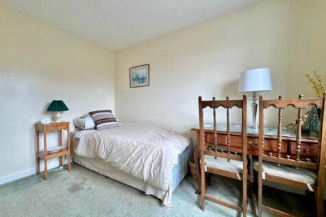 Bedroom 2 (2).jpg