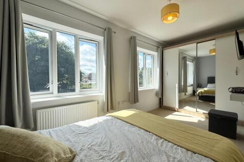 Bedroom 1 (1).jpg