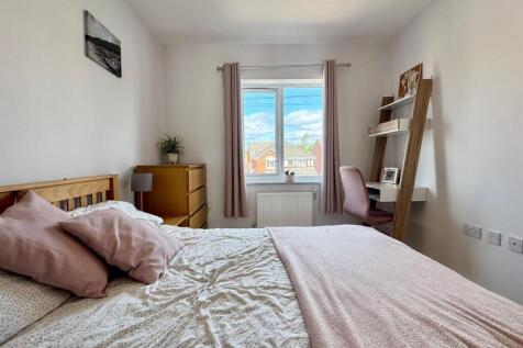 Bedroom 2 (3).jpg