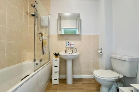 Family bathroom (1).jpg