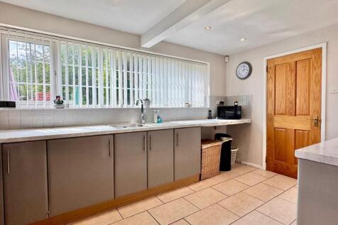 Kitchen 1.jpg