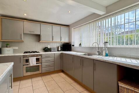 Kitchen 2.jpg