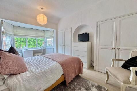 Bedroom One 1.jpg