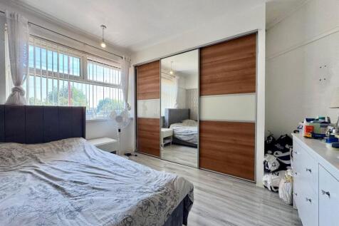 Bedroom 1.jpg