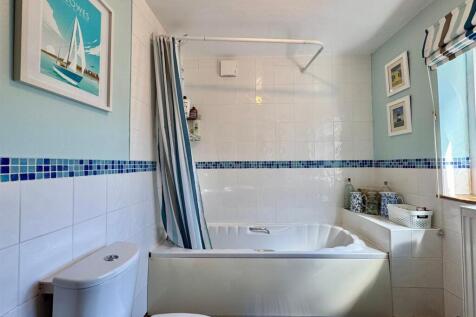 Bathroom (1).jpg