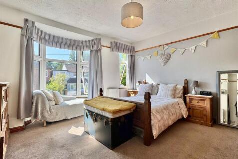 Bedroom 1 (1).jpg