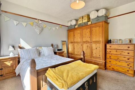 Bedroom 1 (2).jpg