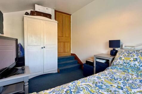 Bedroom 2 (2).jpg