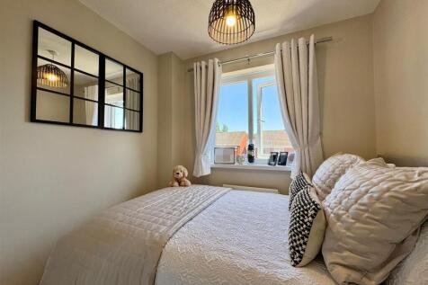 Bedroom 2 (2).jpg
