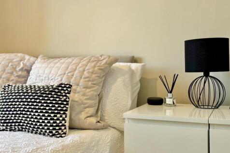 Bedroom 2 (4).jpg